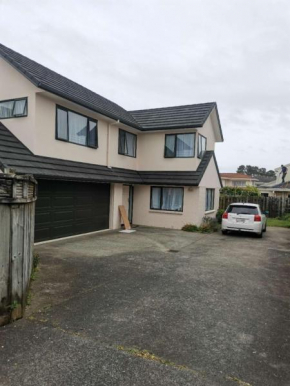 Ensuite room near half moon bay